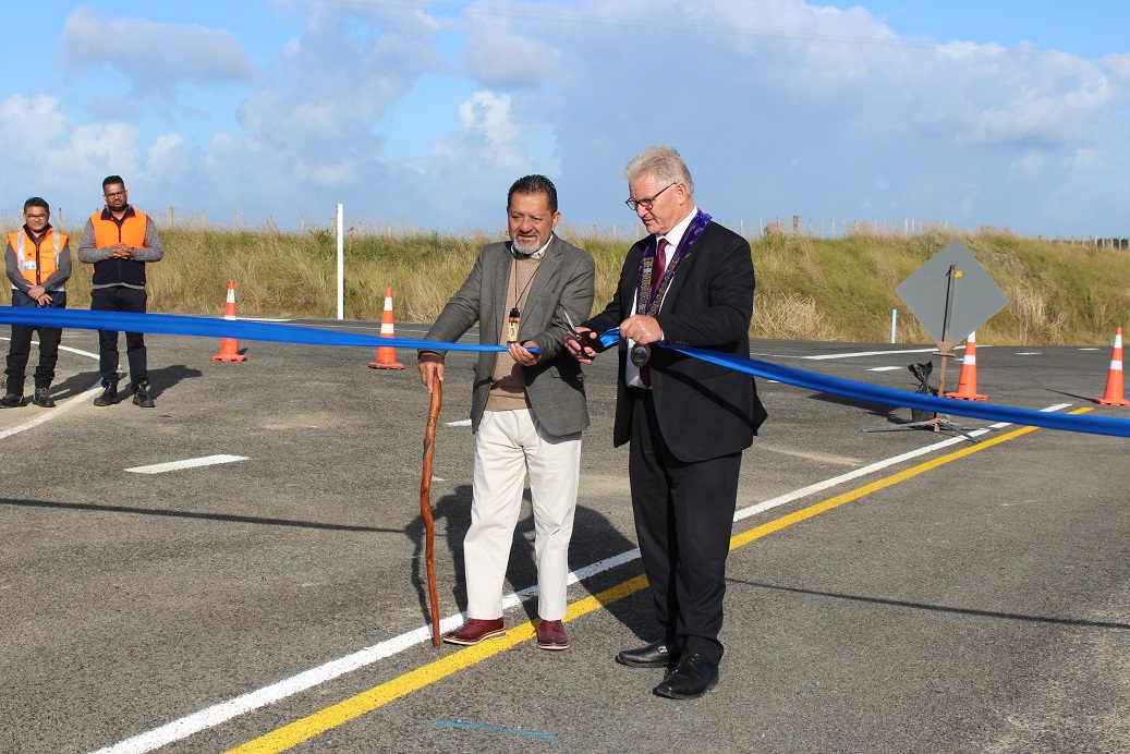 Ngā Rauru Chair Mike Neho and South Taranaki District Mayor Phil Nixon cutting the ribbon to officially declare Te Ranganuku Road, open. 